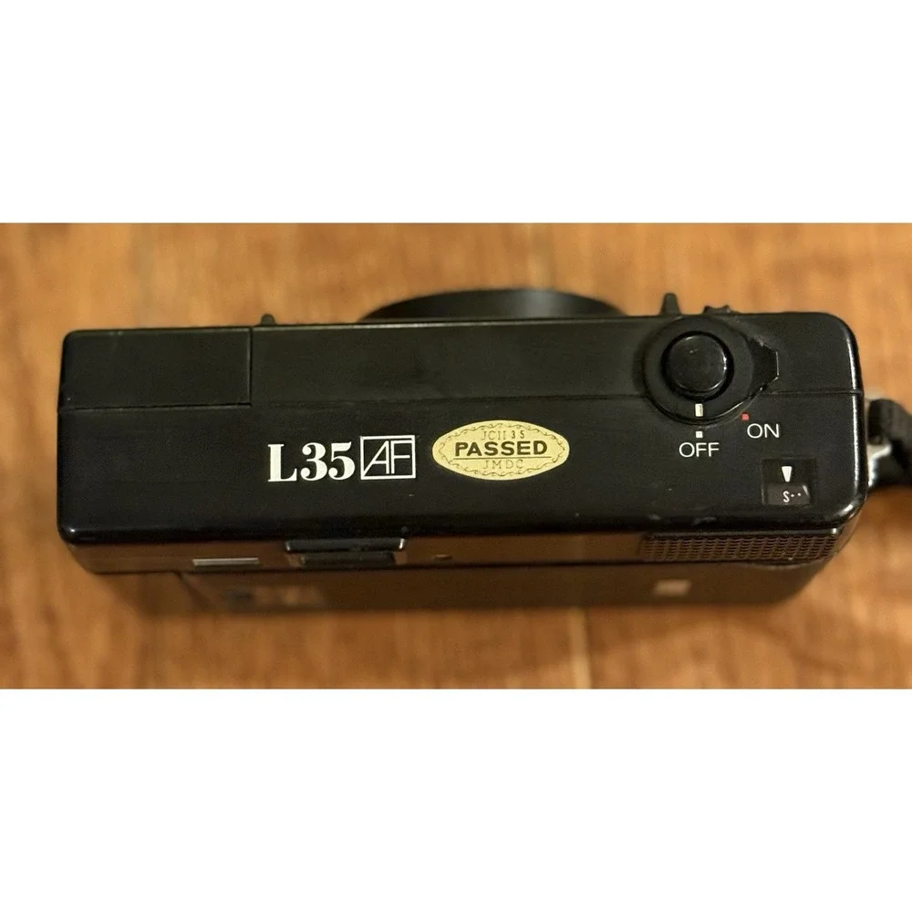 Nikon L35 AF Black 35mm Film Point & Shoot Camera ((AS IS READ DESCRIPTION ))